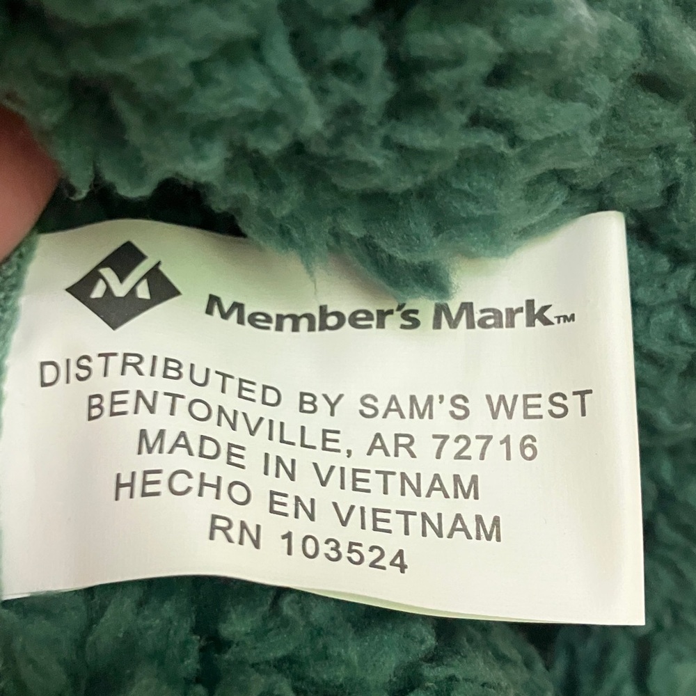 Cozy Green and White Sherpa Throw Blanket - Picture 8 of 9